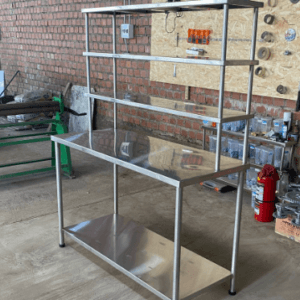 Mesa de Trabajo en Acero Inoxidable con Repisas